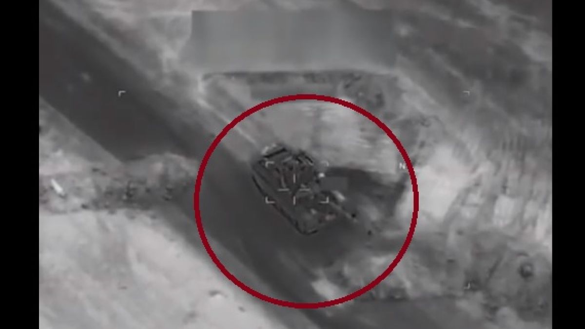 Публикуваха ВИДЕО от удара на САЩ по руски наемници в Сирия: Унищожиха танк Т-72 за секунди, има загинали