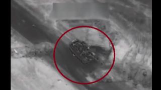 Публикуваха ВИДЕО от удара на САЩ по руски наемници в Сирия: Унищожиха танк Т-72 за секунди, има загинали