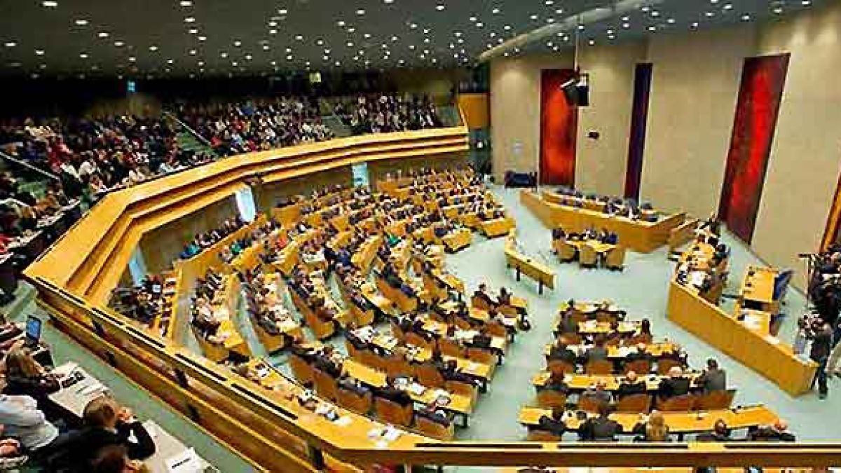 Парламентът в Холандия гласува вота на недоверие към правителството, ето какво е решението