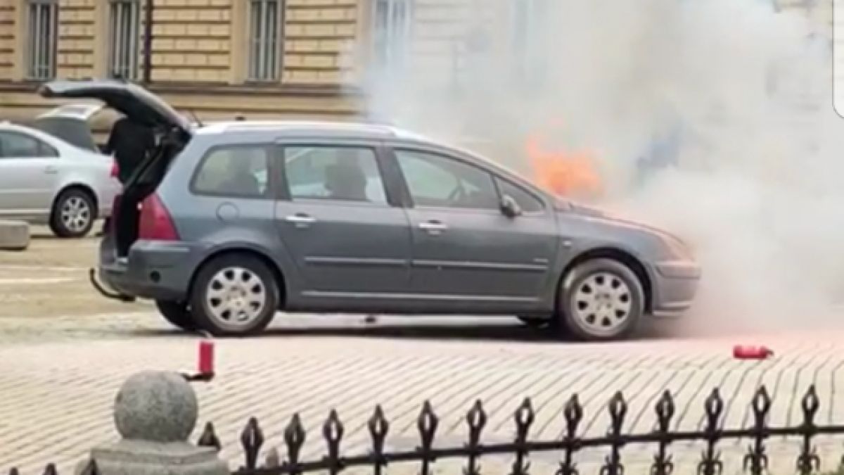Извънредно и първо в БЛИЦ! Инфарктна ситуация пред парламента (СНИМКИ/ВИДЕО)
