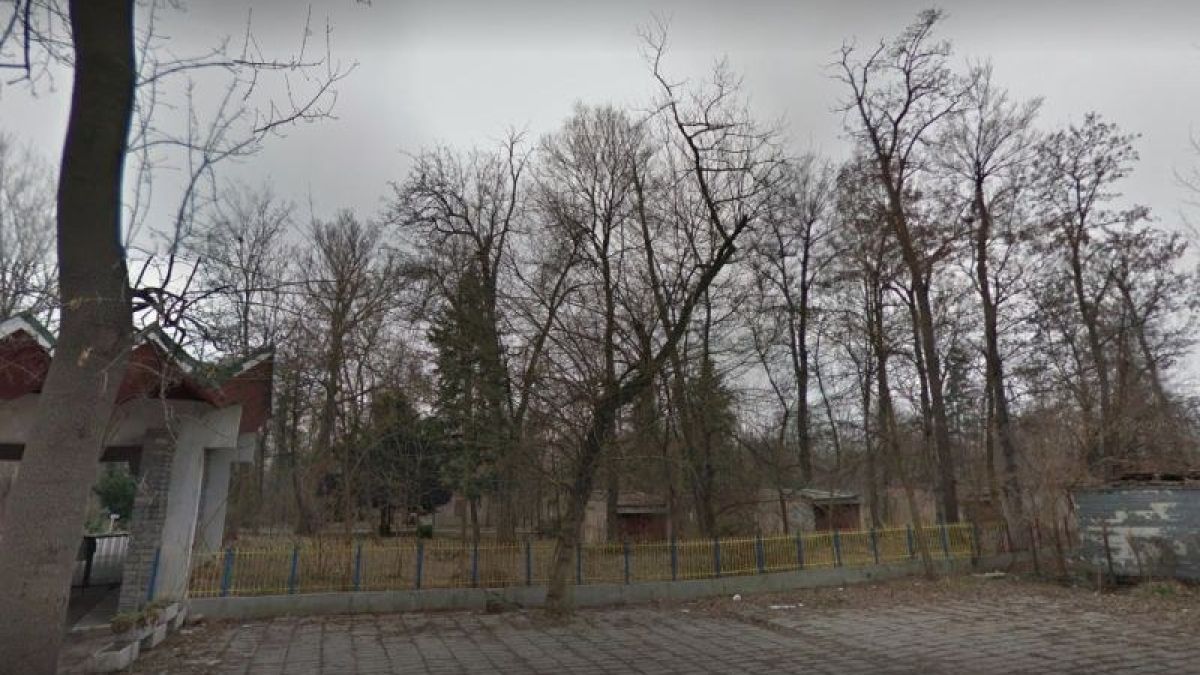 Ученичка отива на шофьорски курс, инструкторът я води да я...