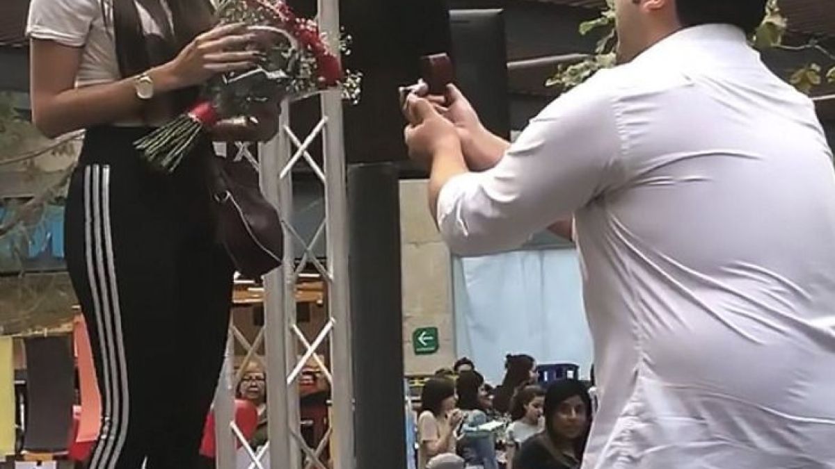 Млад мексиканец падна на коляно пред жената на живота си с пръстен в ръка и... стана за смях (СНИМКИ/ВИДЕО) 