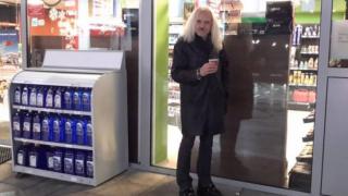 Само в БЛИЦ: Близките на слънчевата и усмихната Нина недоумявали как е деляла постеля с мрачния и намръщен Антон! Искали тя да го...
