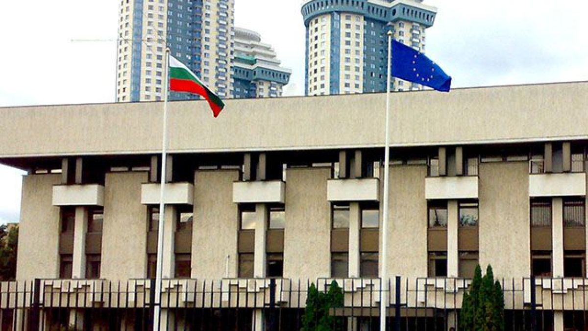 Дипломатите от посолството ни в Москва получиха подозрителна пратка