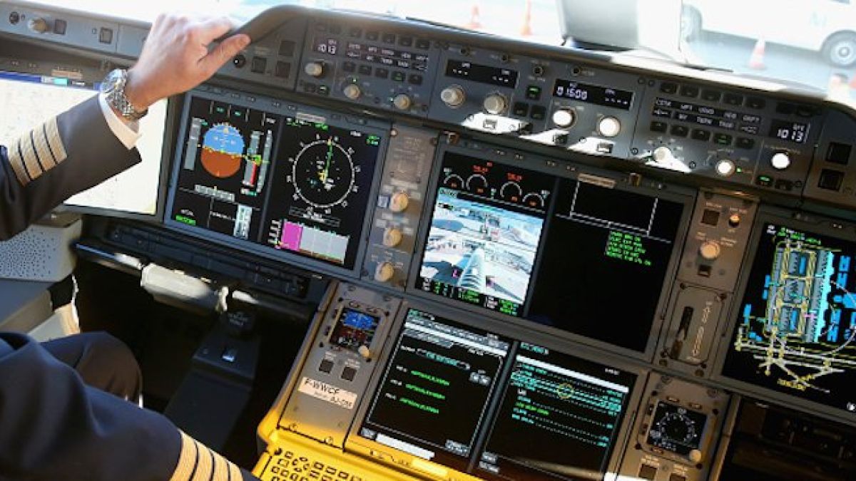 Скандално разкритие: Пилотите на руския самолет Ан-148 се псували като каруцари секунди преди катастрофата!