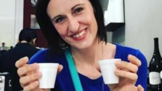 Кристъл пи вода с мед и лимон цяла година, всяка сутрин, ето какво ѝ се е случи