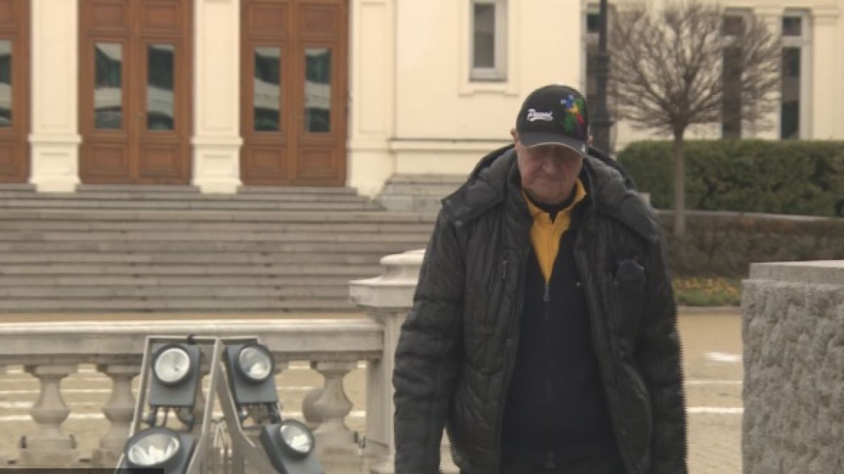 Не е за вярване какво направи пред НС самотният Радко (СНИМКИ/ВИДЕО)