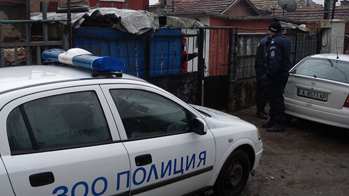 Бургазлия откри труп в двора си, а свирепият убиец Амзата лежеше в леглото му (СНИМКИ 18+)