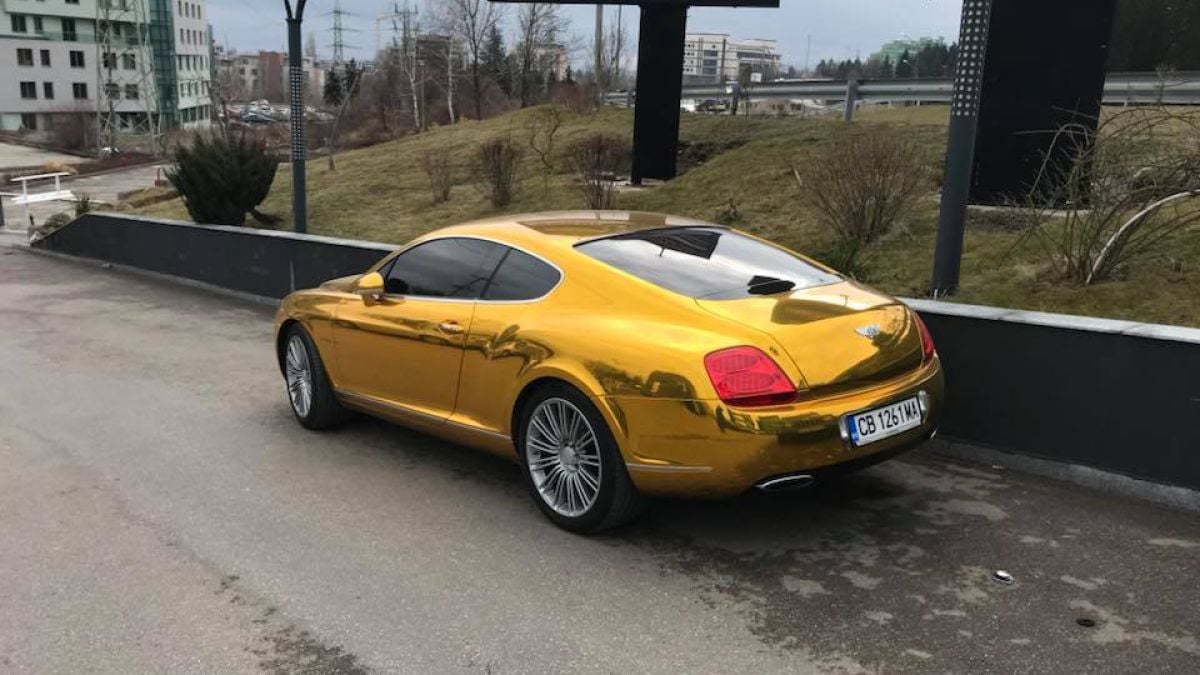 Само в БЛИЦ! Златното Lamborghini подлуди цяла България, но чакайте да видите тези СНИМКИ на друго тузарско возило, направени в столицата