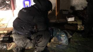 Извънредно в БЛИЦ! Баретите арестуваха опасен бандит, който стрелял по полицаи! (СНИМКИ)
