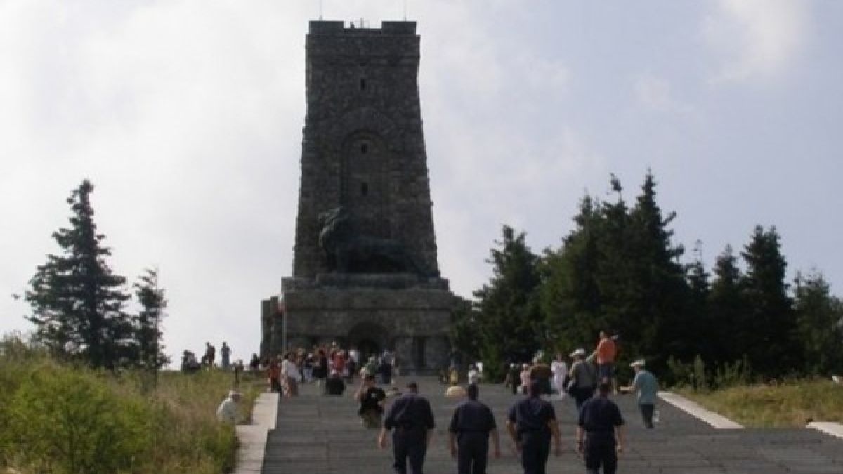 Нова мода! Патриотични екскурзии се превърнаха в хит за 3 март