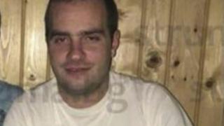 Синът на застреляния бос Гипса пак гази закона