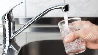 Ново 20: Задължиха децата в забавачките да пият само чешмяна вода!