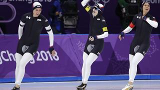 Мрежата завря и пита какво е това между краката на US-състезателките по бързо пързаляне с кънки (СНИМКИ)