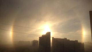 Три слънца изгряха над Санкт Петербург (СНИМКИ)