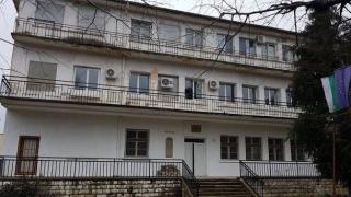 Трагичен край за 17-годишния Асен, паднал от 3-ия етаж на социален дом в Роман