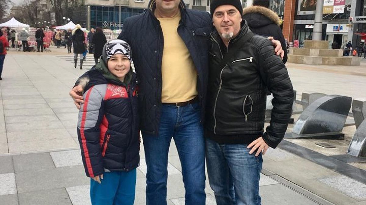 Президентът Радев и жена му, заградени от гардове на НСО, тайнствено се появиха в... (СНИМКА)