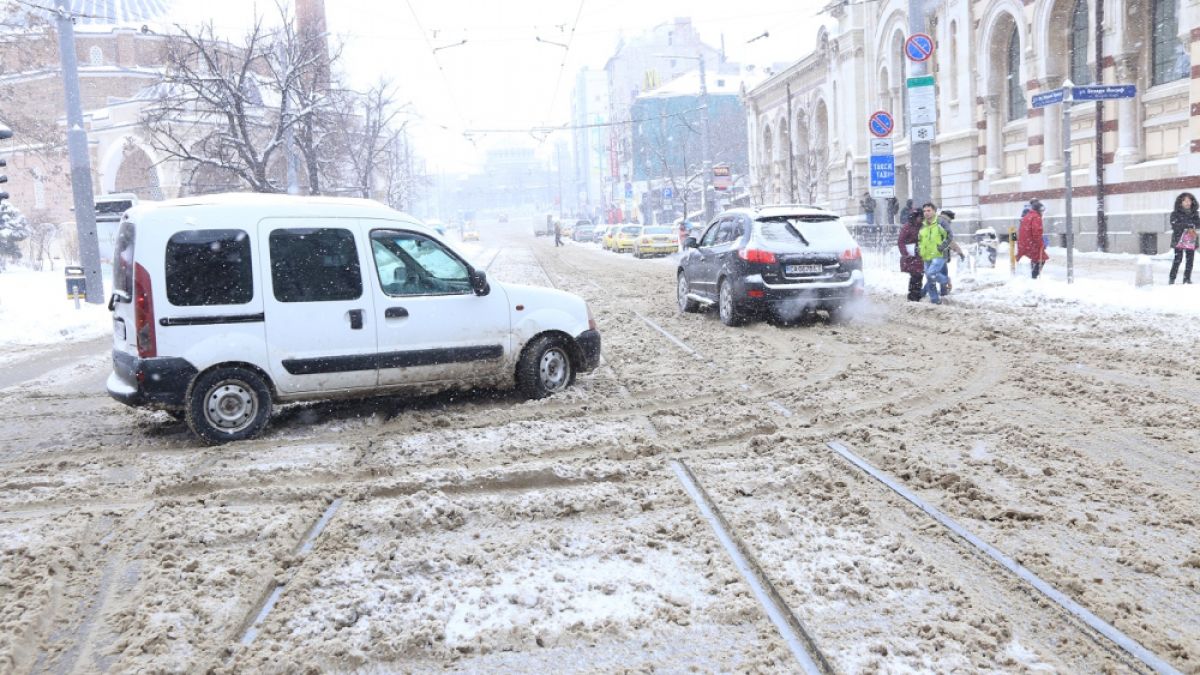 Mинистър Нанков свиква извънредно съвещание заради снегокалипсиса!