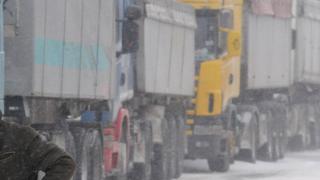 Малоумие! Забраниха ТИР-овете към Ботевград още снощи – тапата днес е нечовешка