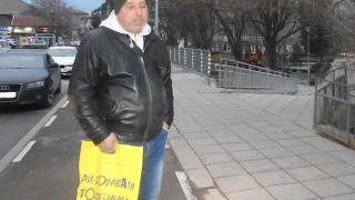Като две капки вода: Дупничанинът Бойко Арсов двойник на премиера Бойко Борисов (СНИМКИ)