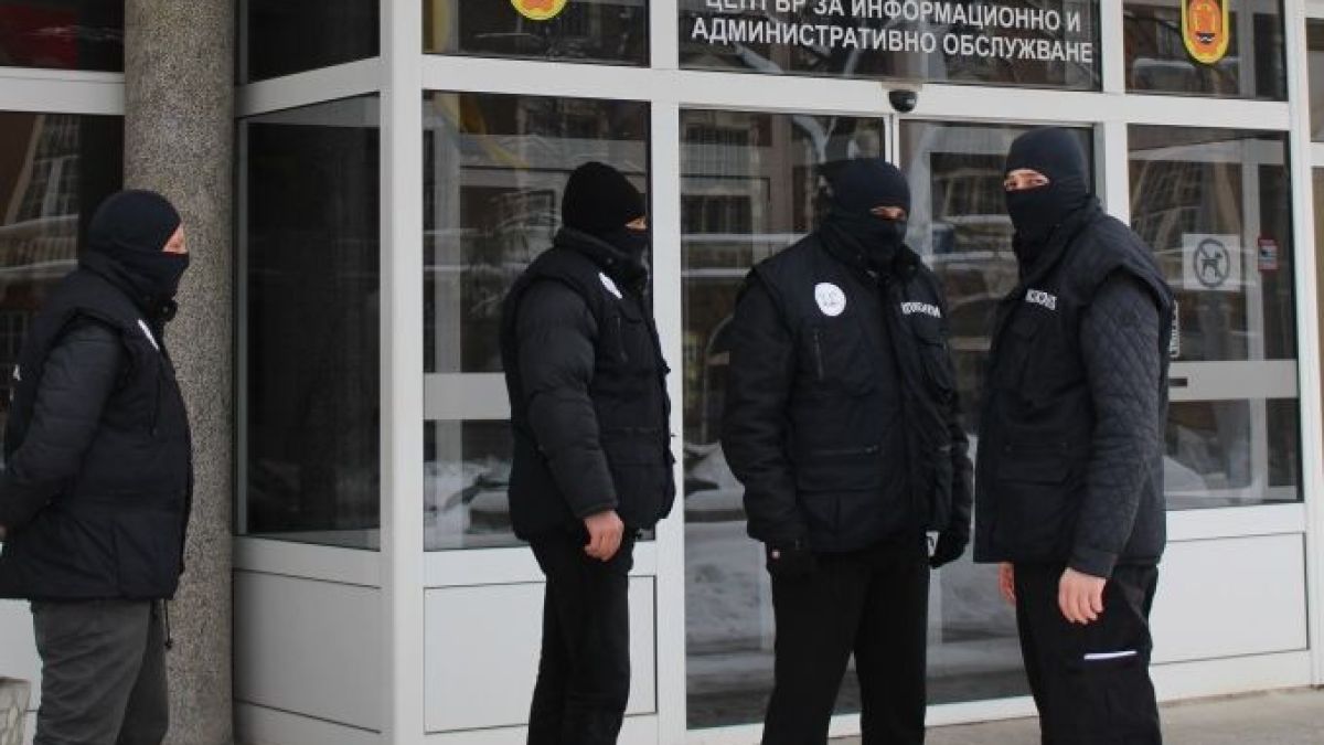 Първи СНИМКИ и ексклузивни разкрития от зрелищната антикорупционна акция, разтърсила Перник по ранна доба 