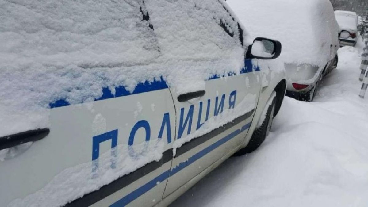 Жесток обир във Враца! Маскиран извади пистолет на продавачка и после... 