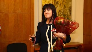 Цвета Караянчева празнува рожден ден в парламента с журналисти (СНИМКИ)