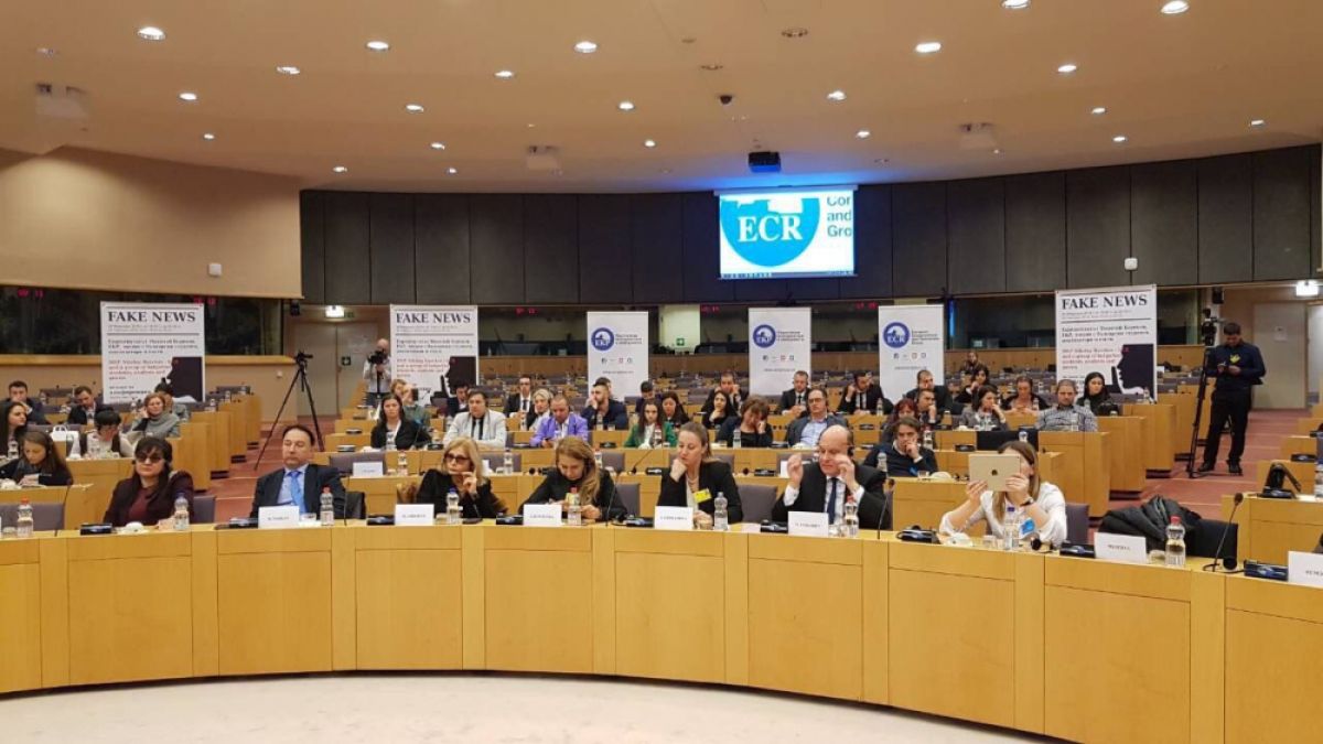 Бареков събра над 120 професори, журналисти и студенти в Брюксел на конференция за корупцията и генезиса на фалшивите новини 