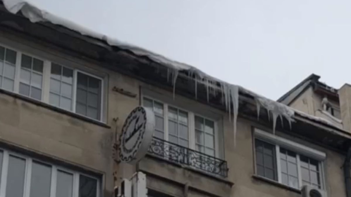 Смъртоносна опасност срещу Съдебната палата в София (ВИДЕО)