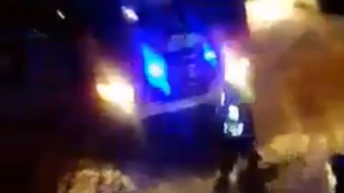 Сигнал в БЛИЦ! Огнен ад в "Люлин", пожарникари извършиха уникална спасителна акция (ЗРЕЛИЩНО ВИДЕО)