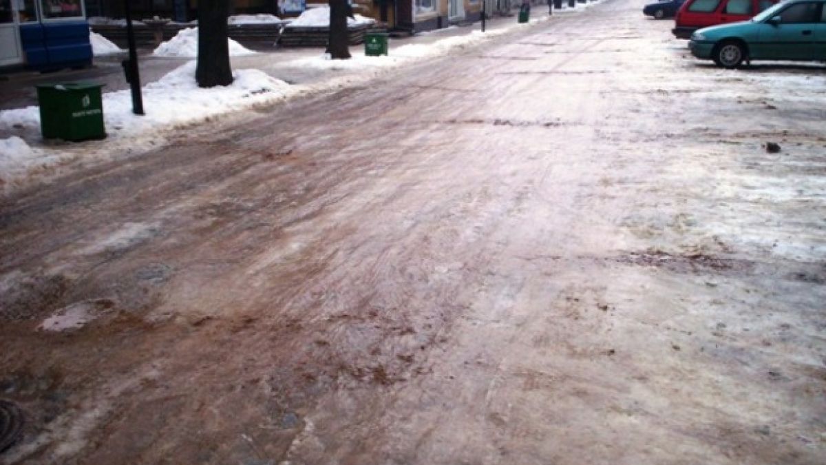Става страшно! Задават се поледици в 18 области през нощта и в събота