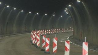 Внимание! Движението в "Траянови врата" се осъществява само в изпреварващата лента
