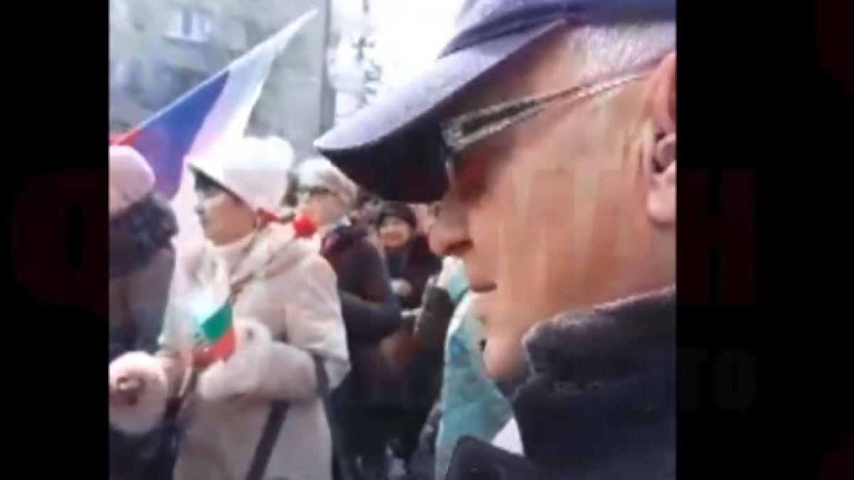 Екшън на празника в Бургас! Руснаци едва не се сбиха заради флага на ЕС (ВИДЕО)