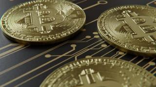 Задигнаха 600 компютъра за добив на биткойни в Исландия