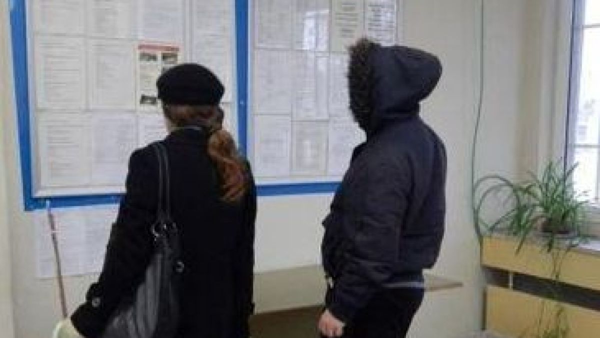Ето това е скандално! В Кърджали: Хилядарка за сервитьор, 700 лева за лекар!