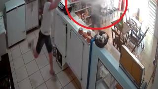 Тези апаши се надяваха на лесна плячка, но получиха урок за цял живот (ВИДЕО КОМПИЛАЦИЯ)