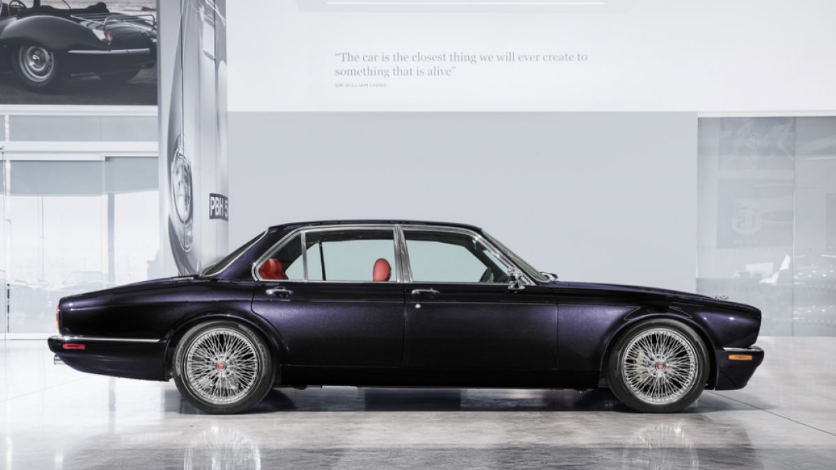 Jaguar създава уникален XJ „най-великите хитове“ за барабаниста на „Айрън Мейдън“ Нико Макбрейн