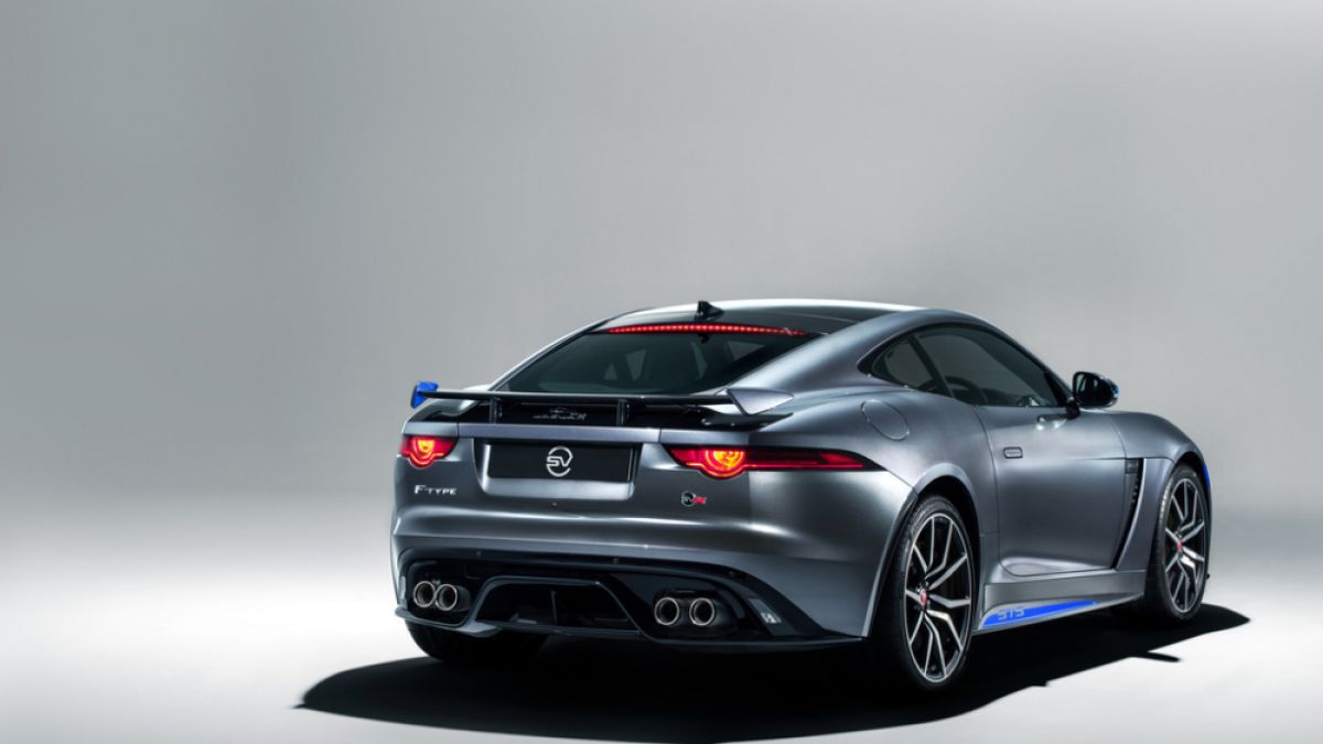 Нов графичен пакет добавя визуален атлетизъм към  суперавтомобила Jaguar F-TYPE SVR с 575 к.с.