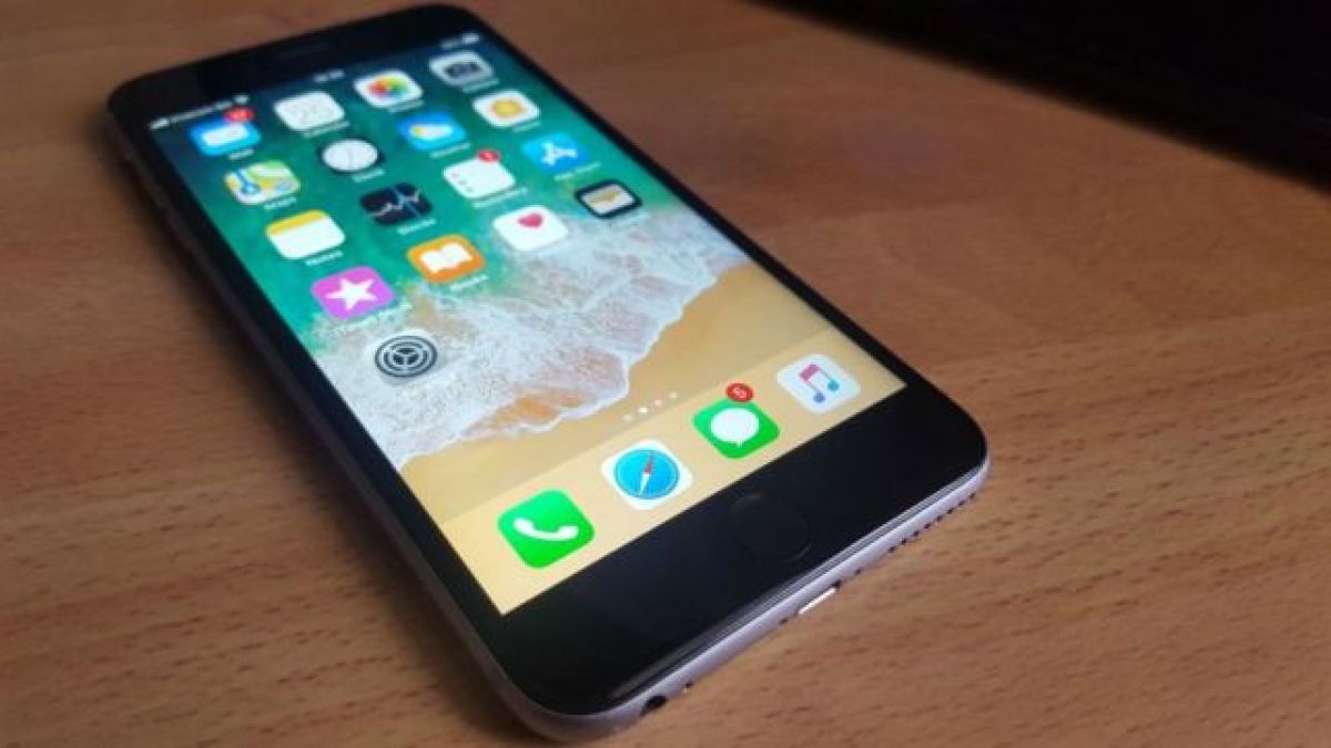 Странно! Как едно 2-годишно дете заключи iPhone за 47 години напред