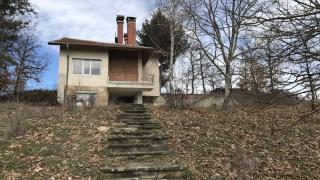 16-годишната родилка, която удуши бебето си, се стабилизира, но я чака...