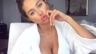 Руската Анджелина Джоли взриви мрежата с откровена СНИМКА