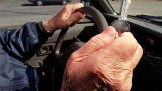 Нов ужас в Гърция: 80-годишен дядо шпори в насрещното, патрулки хвърчат след него  