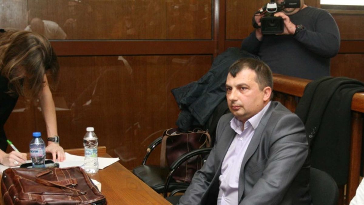 Кметът на Септември се бръкна дълбоко за свободата си - извади 130 бона