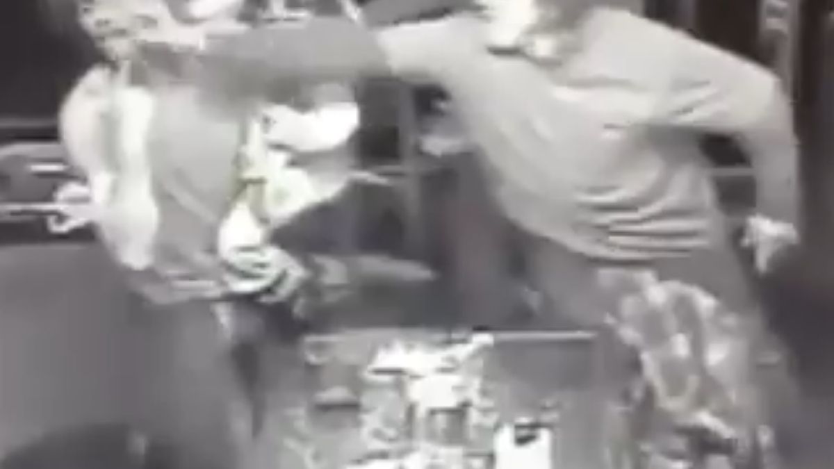 Американци пребиха жестоко баща с 4-годишна дъщеря на ръце (ВИДЕО 18+)