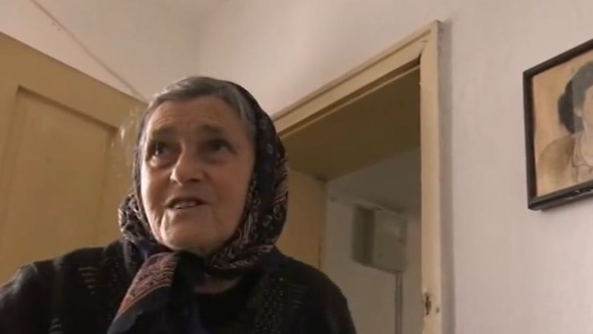 Баба Мара Пушката се въоръжи до зъби срещу крадци – вече не смеят да я закачат (ВИДЕО)