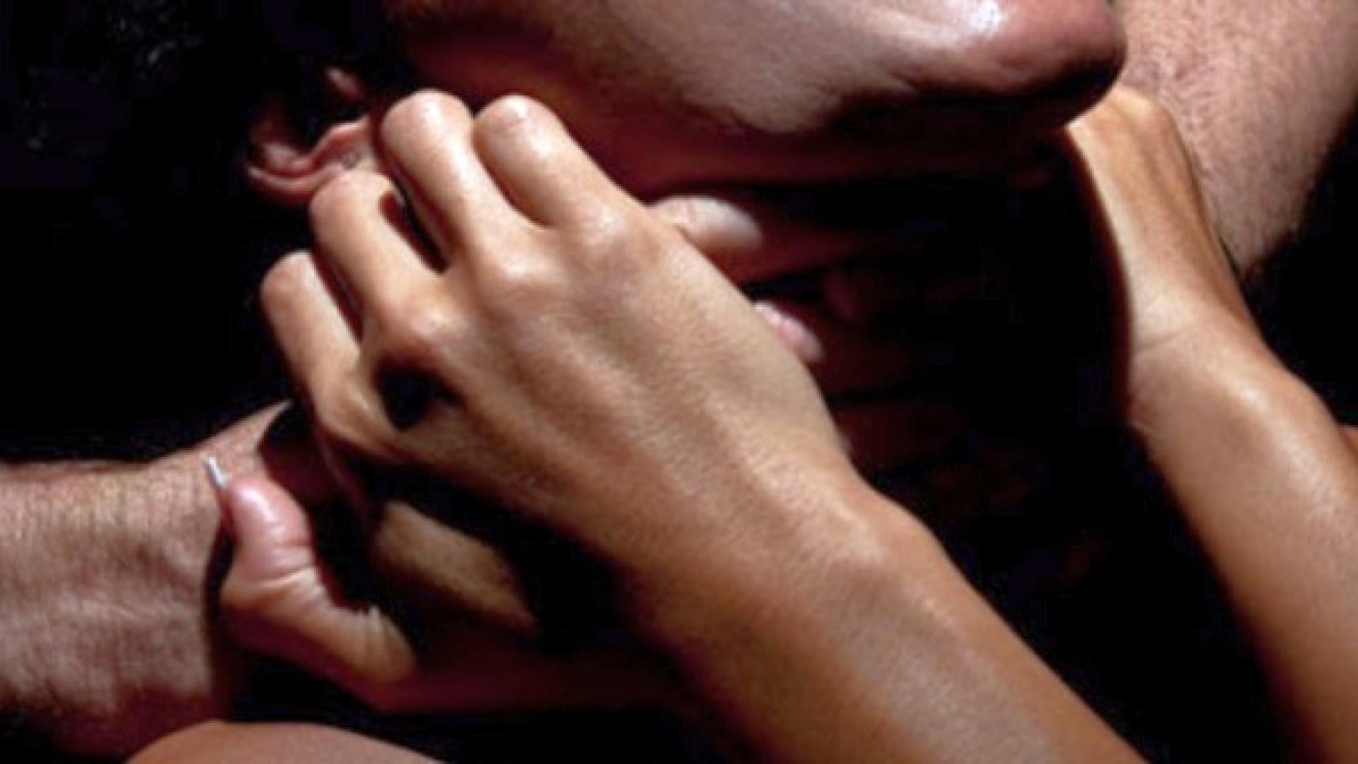 Жестоко зверство разтърси Бургас! Млад мъж смля от бой майка си, после я удуши с голи ръце