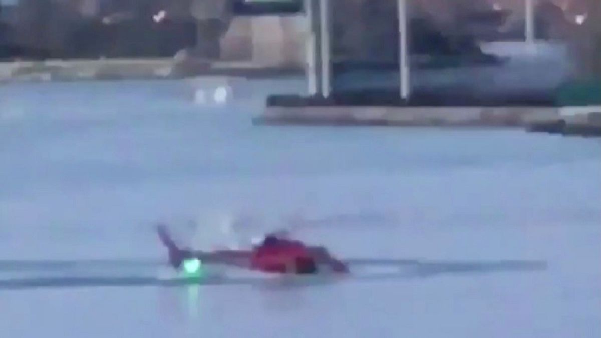 Подробности за падналия хеликоптер в Ню Йорк (СНИМКИ)