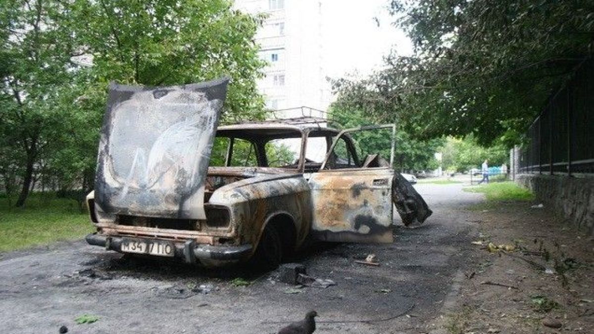 От ненавист към Русия? Сливналия се напи, потроши москвича си, опожари го и Агу-то гръмна