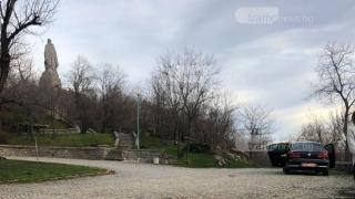 Дипломатически автомобил гази нагло правила и закони в Пловдив (СНИМКИ)