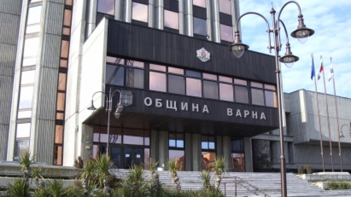 Варненец слезе от автомобила си, залитна, а сега Общината ще му плати 20 000 лв.